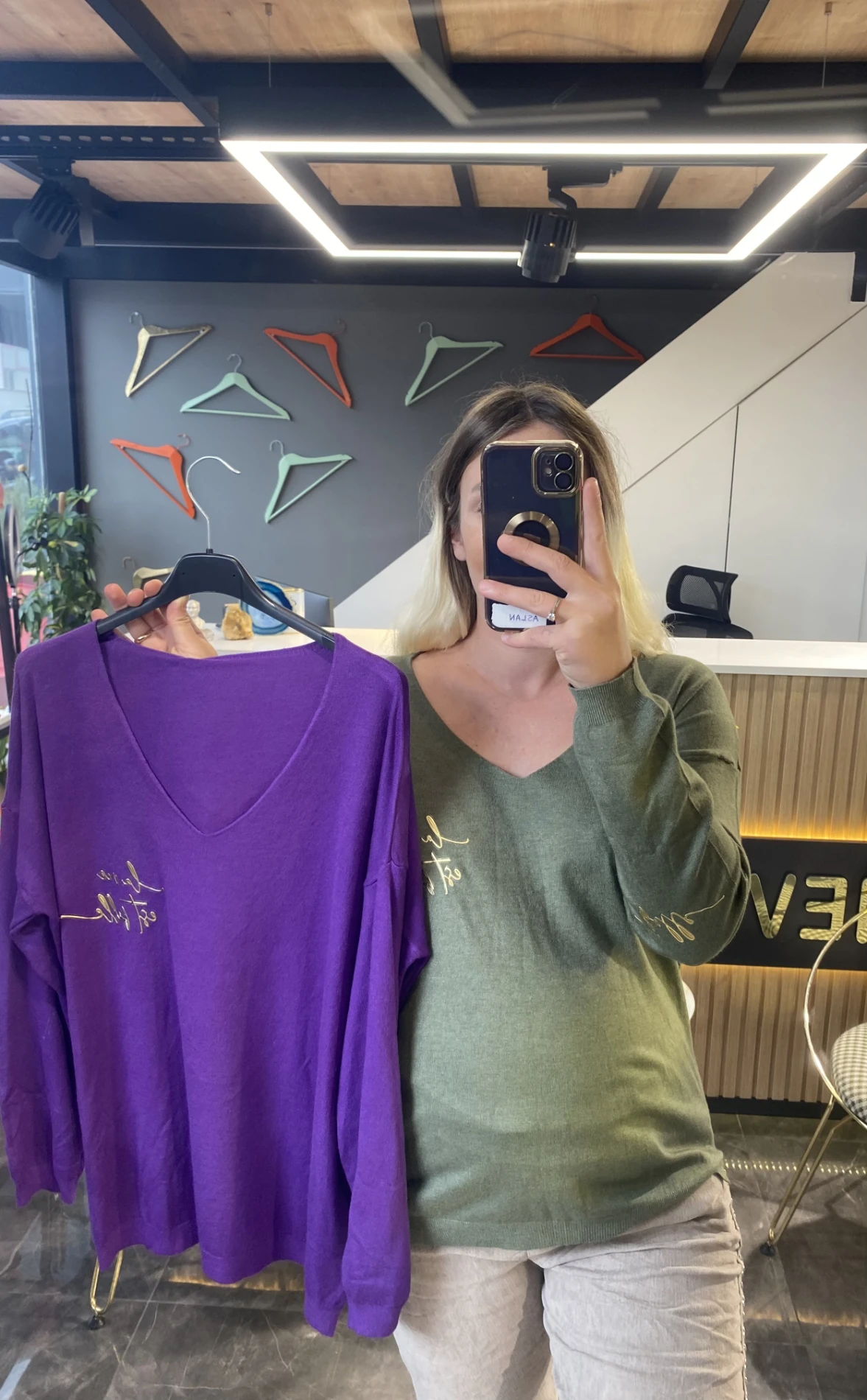 İtaly V Yaka Gold Yazılı Bluz