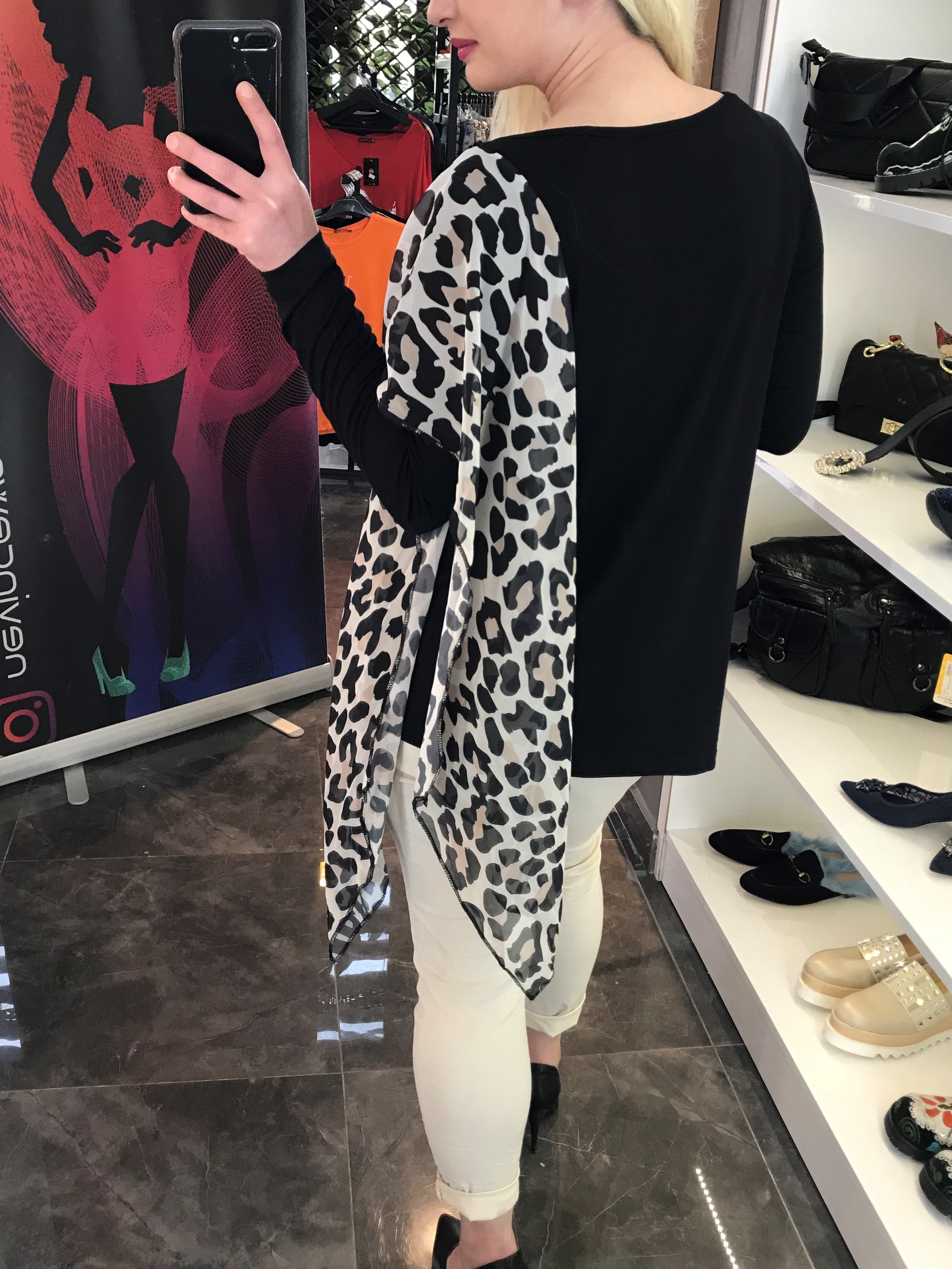 Leopar Desenli Taşlı Tasarım Bluz