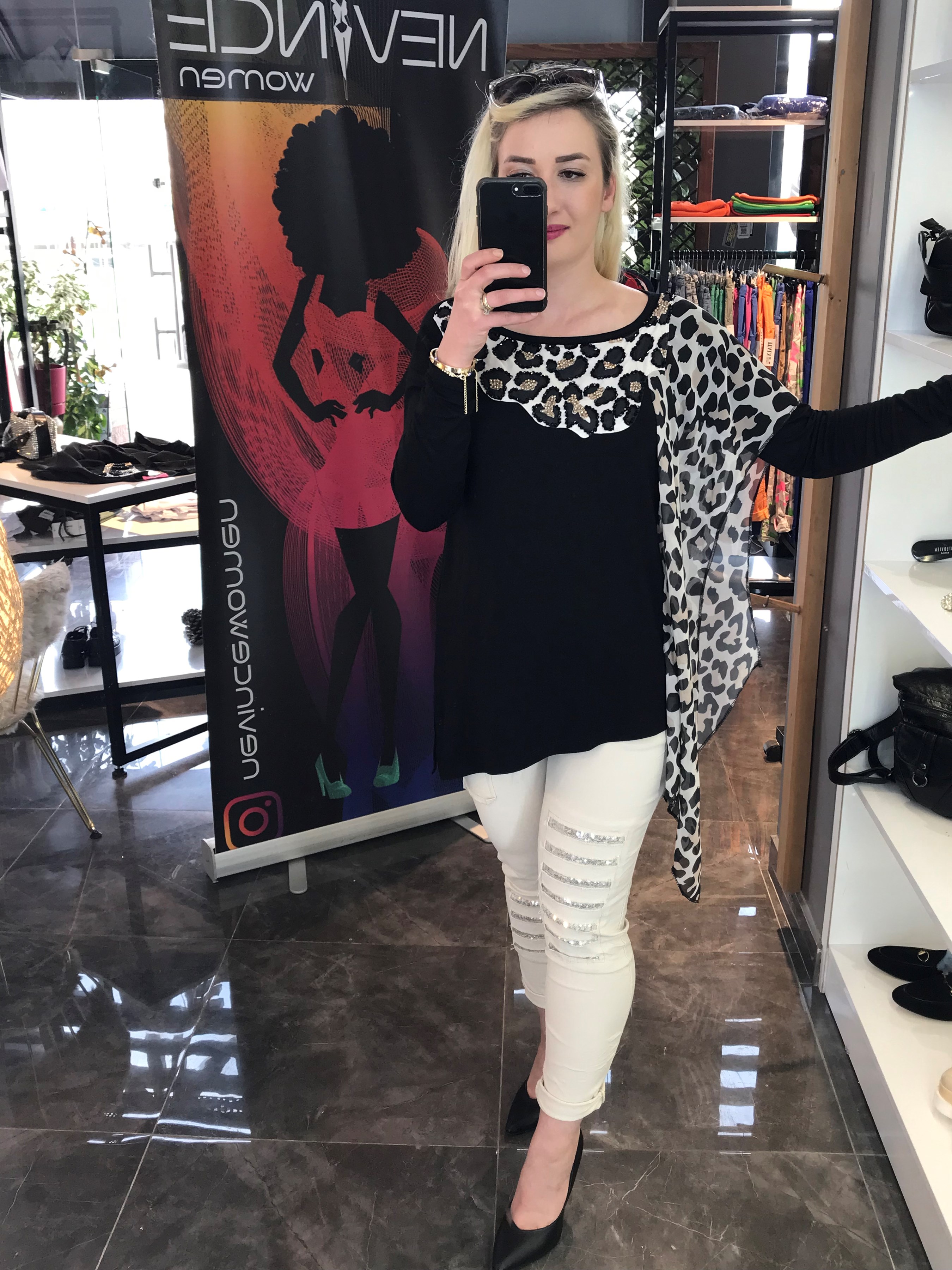 Leopar Desenli Taşlı Tasarım Bluz