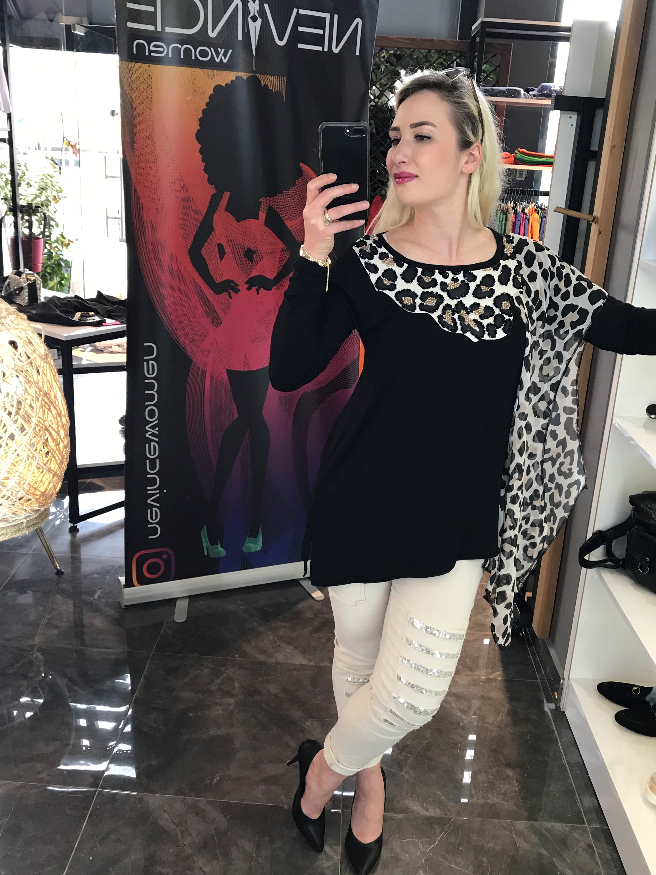 Leopar Desenli Taşlı Tasarım Bluz