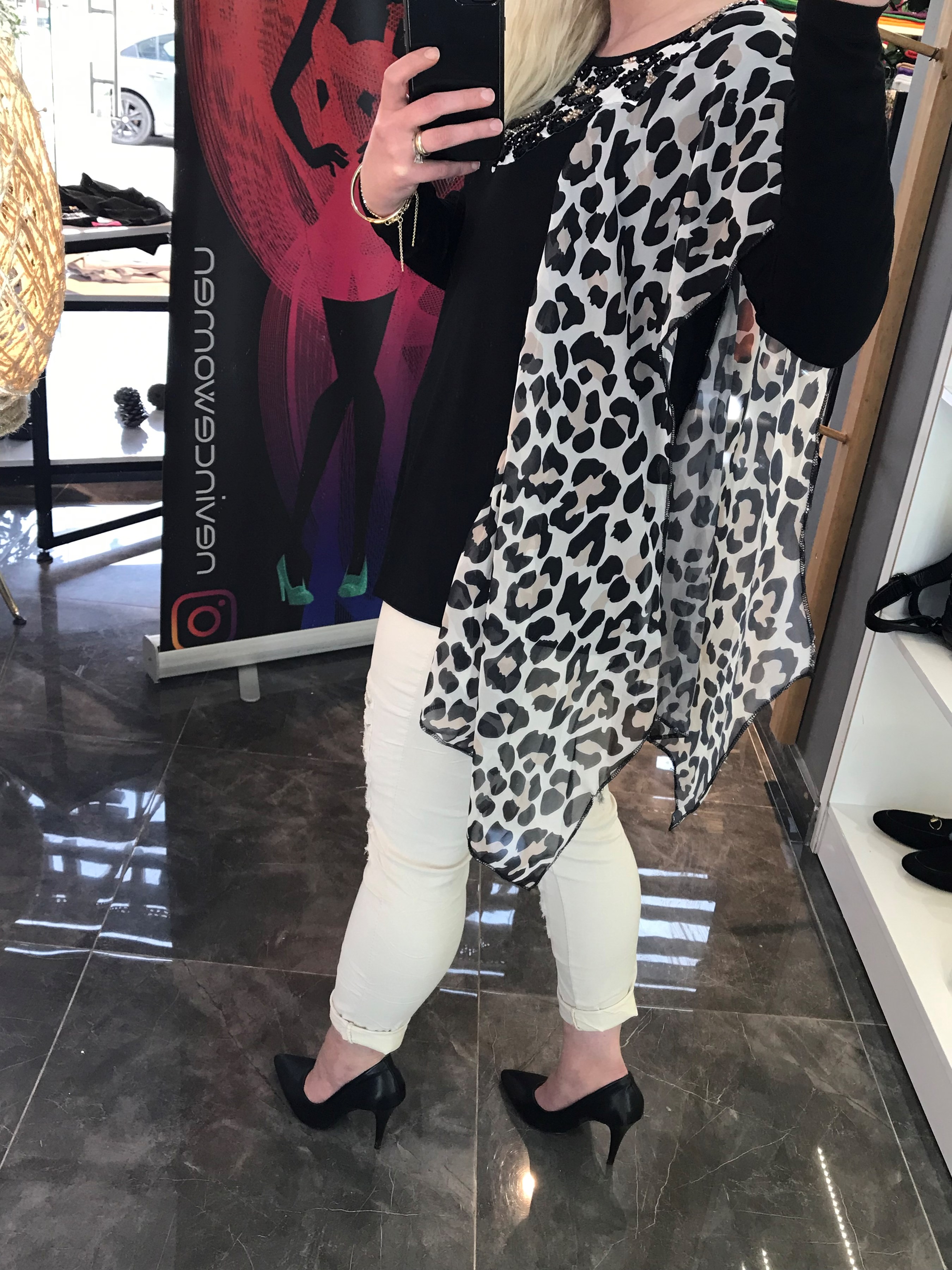Leopar Desenli Taşlı Tasarım Bluz