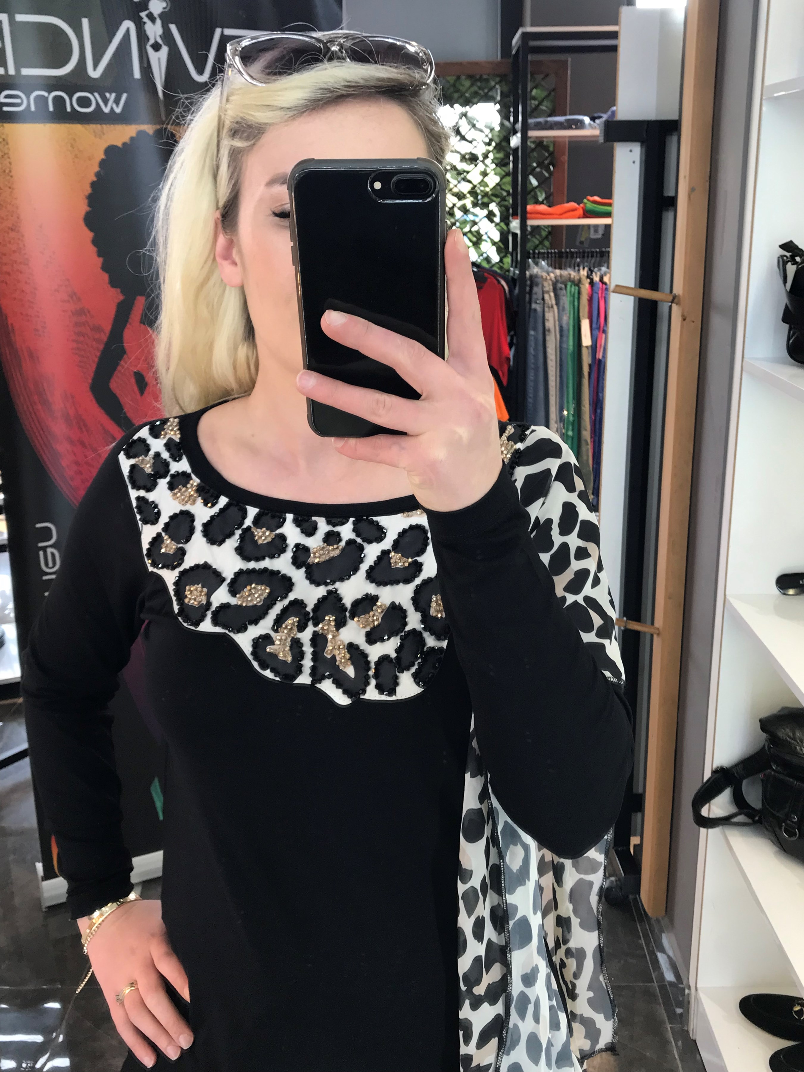 Leopar Desenli Taşlı Tasarım Bluz