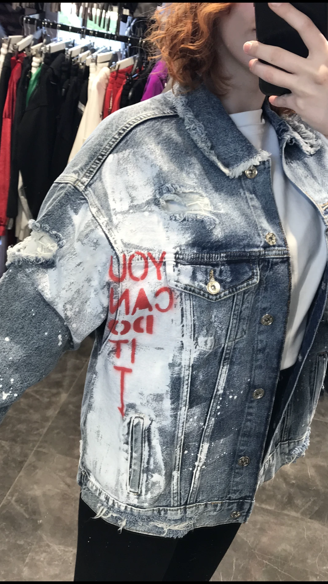 Yazı Detaylı Yırtık Tasarım Kot Ceket