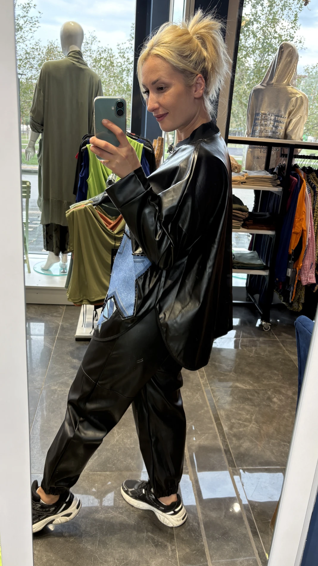 Yıldız Detaylı Deri Tasarım Ceket