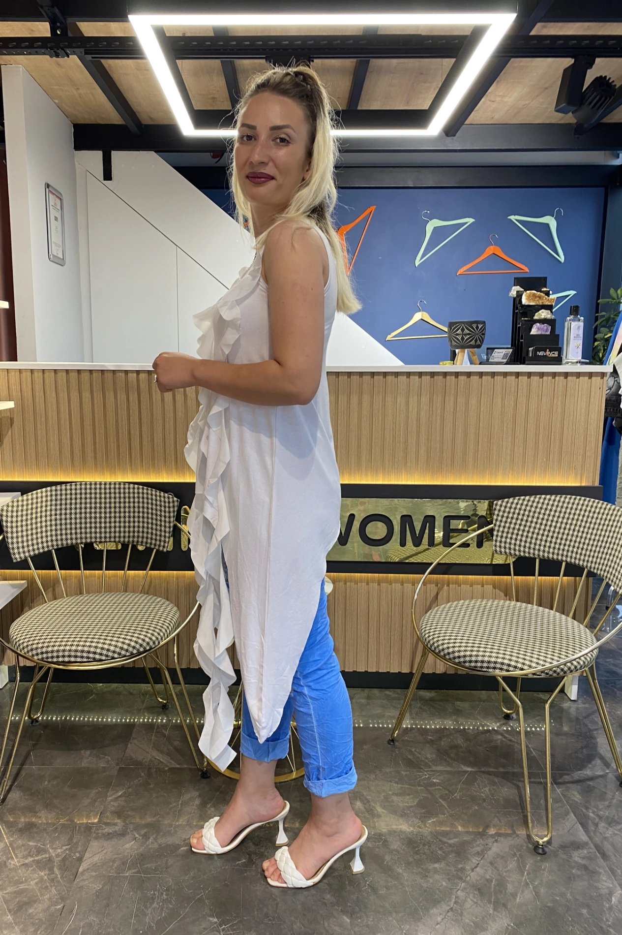 Tasarım Fırfırlı Taşlı Bluz