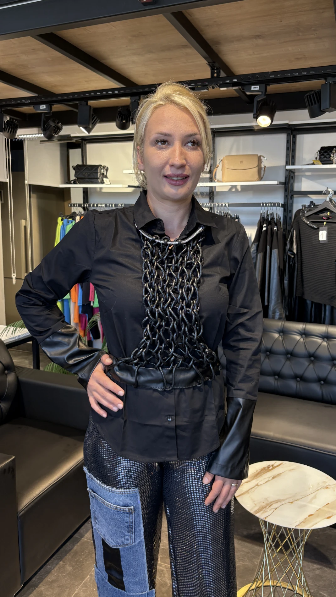 Kolye Tasarımlı Gömlek