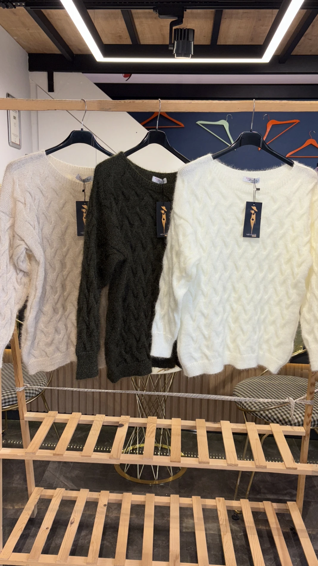 İtalyan Simli Burgu Desenli Triko