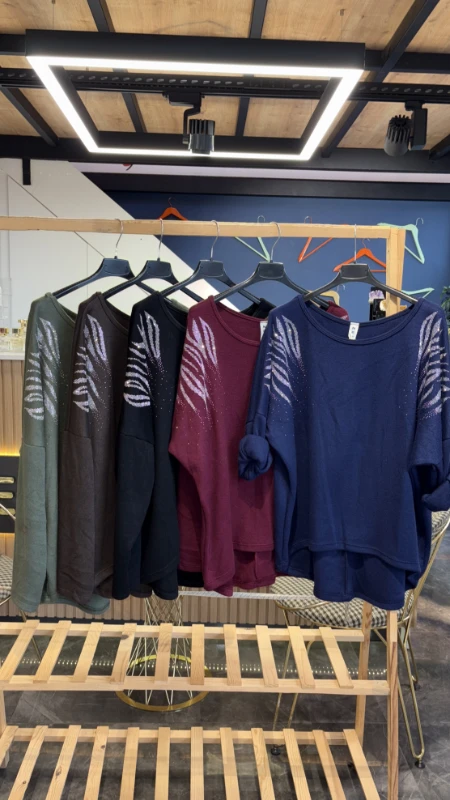 İtalyan Omuzları Taşlı Bluz